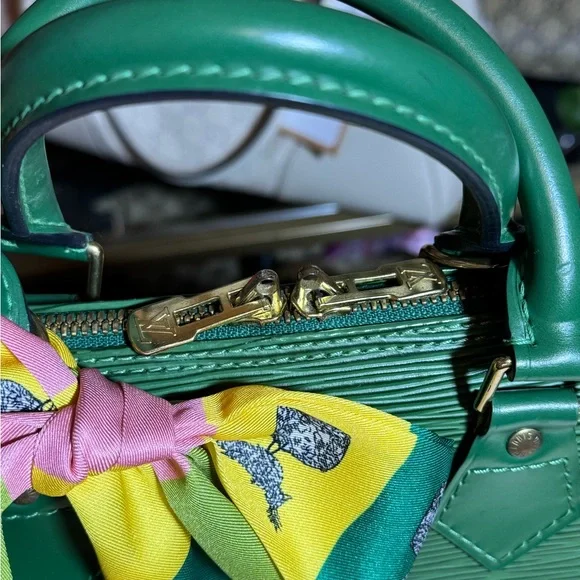 Green Louis Vuitton Alma Handbag - Picture 3 of 14